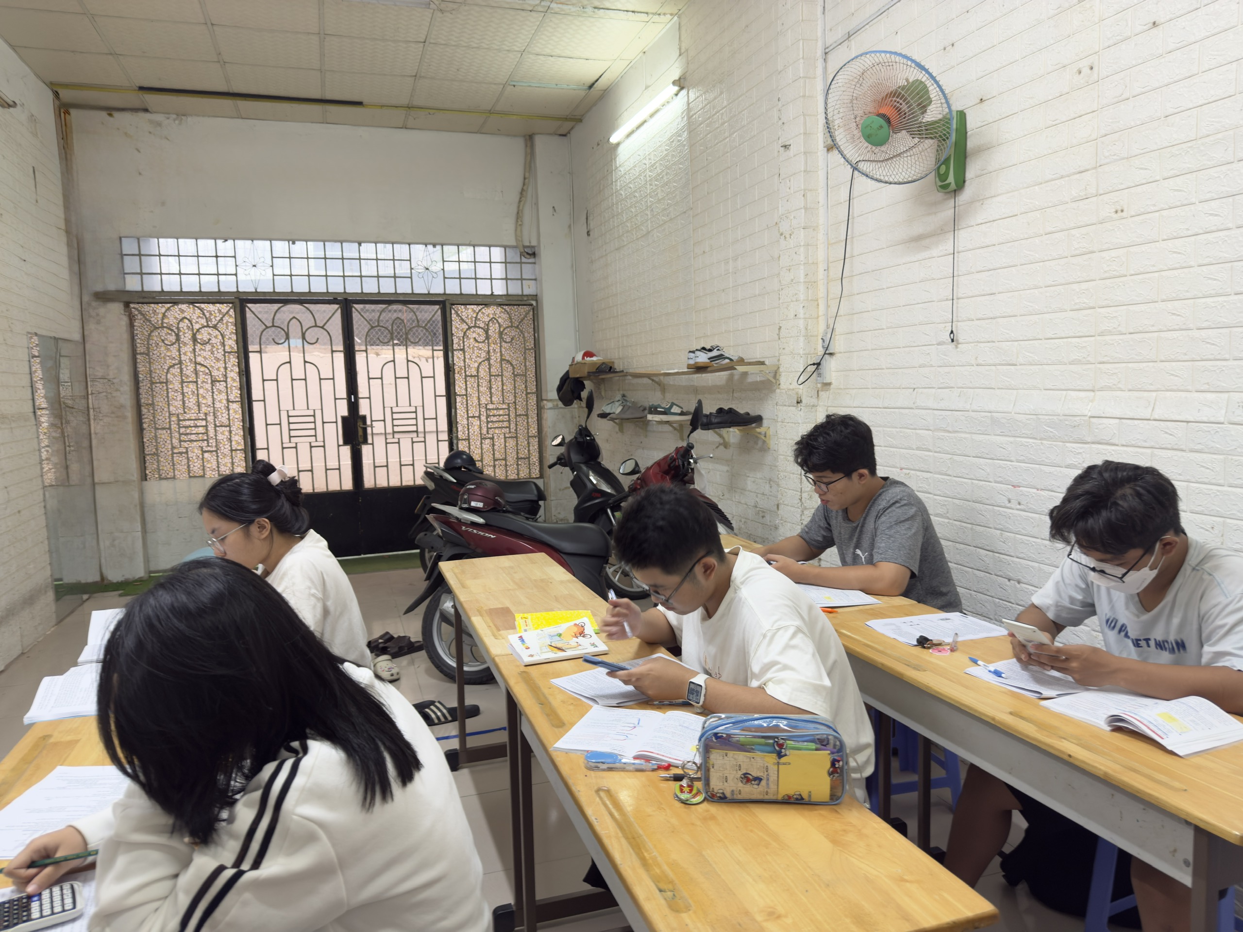 BÀI TẬP LÀM QUEN HÌNH PHỔ IR